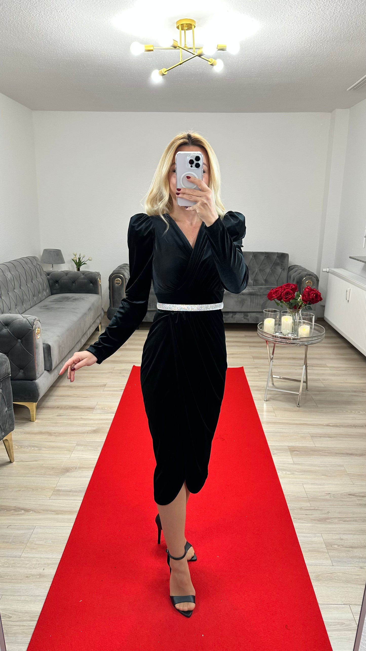 Samtkleid Midi Schwarz mit Strassgürtel